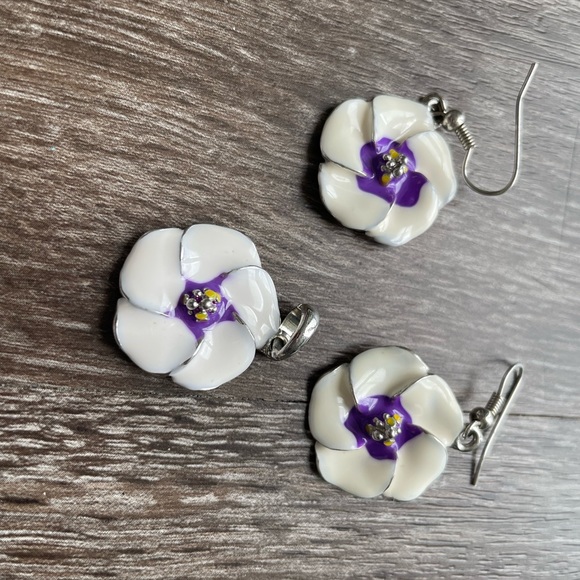 Vintage flower earrings and pendant - Picture 4 of 4
